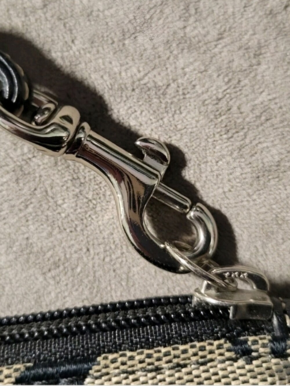Coach EUC! Signature  "C" Black/Gray Wristlet with a reversible Coach Bag Scarf - Picture 11 of 13
